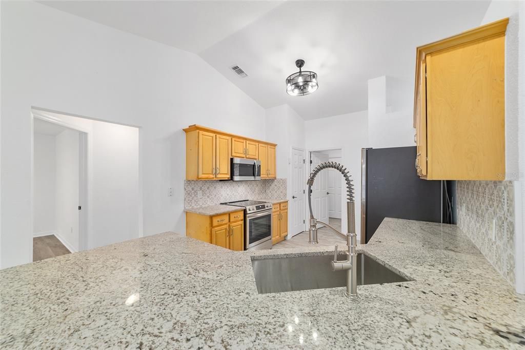 For Rent: $2,300 (3 beds, 2 baths, 1707 Square Feet)