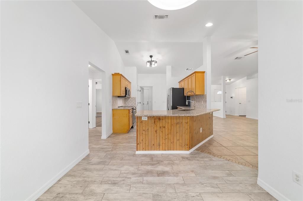 For Rent: $2,300 (3 beds, 2 baths, 1707 Square Feet)