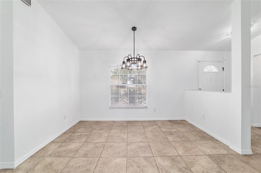 For Rent: $2,300 (3 beds, 2 baths, 1707 Square Feet)