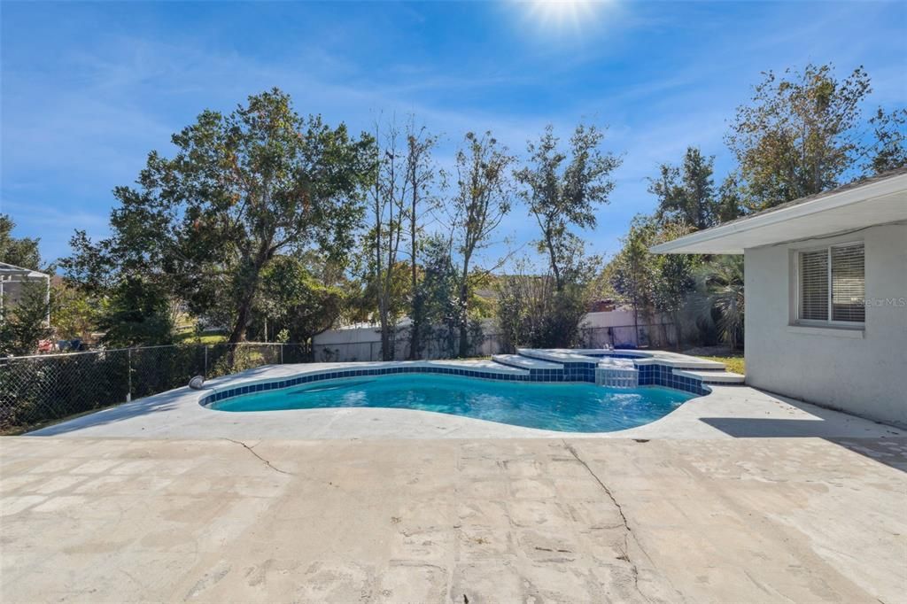 For Sale: $395,000 (4 beds, 3 baths, 1814 Square Feet)