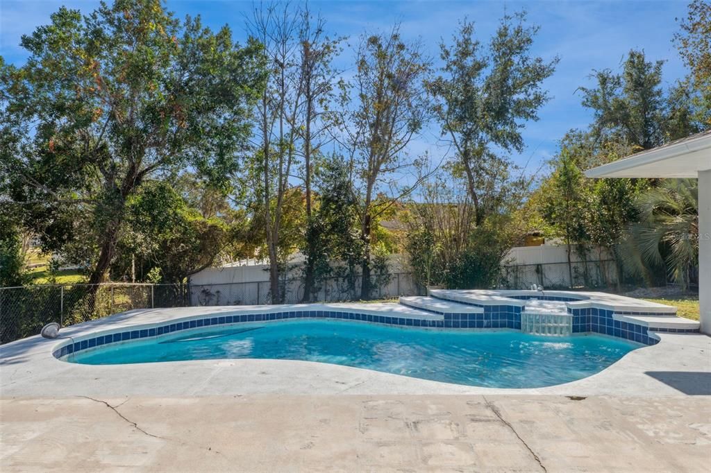 For Sale: $395,000 (4 beds, 3 baths, 1814 Square Feet)