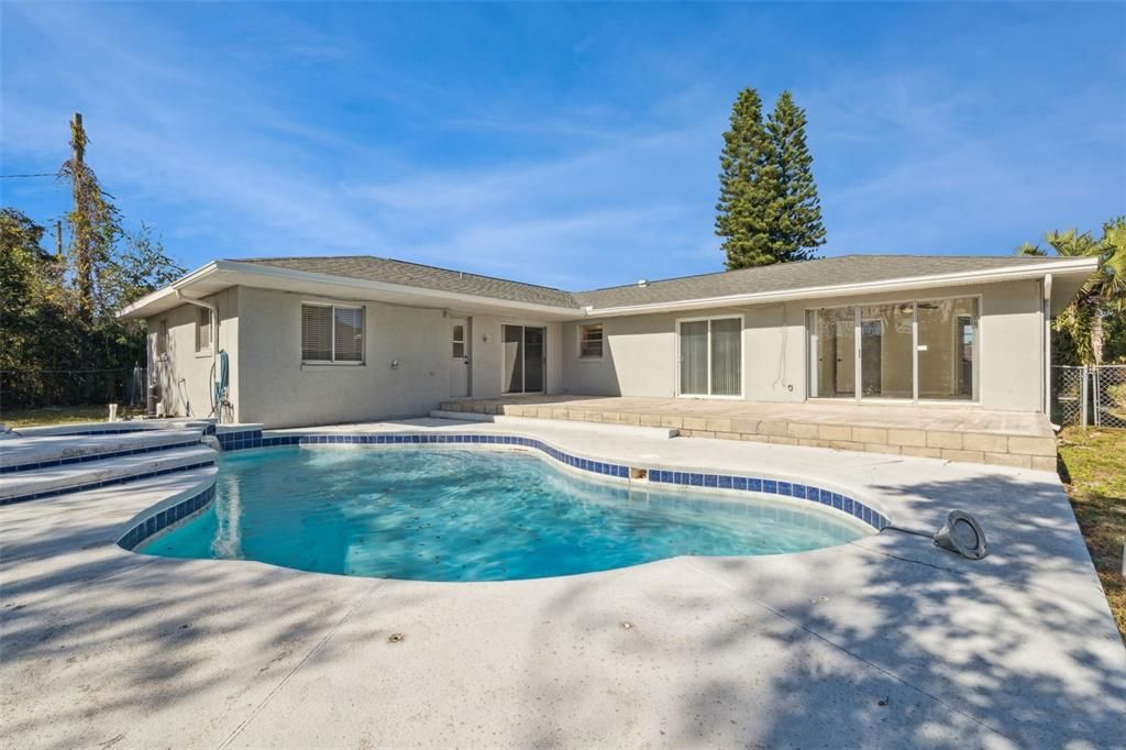 For Sale: $395,000 (4 beds, 3 baths, 1814 Square Feet)