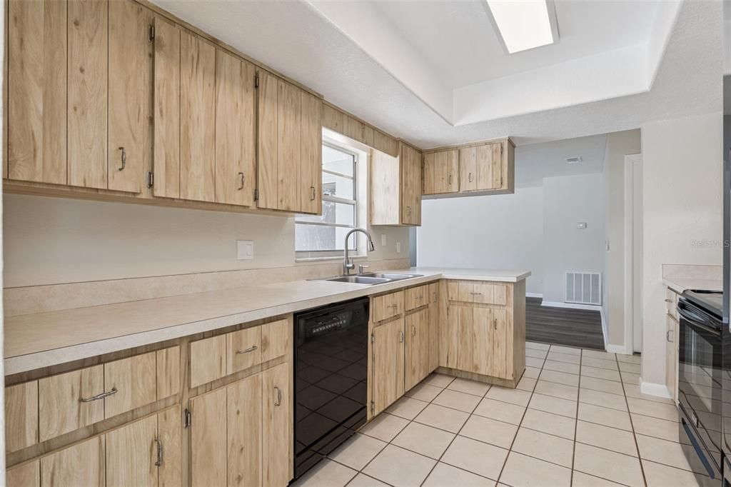 For Sale: $395,000 (4 beds, 3 baths, 1814 Square Feet)