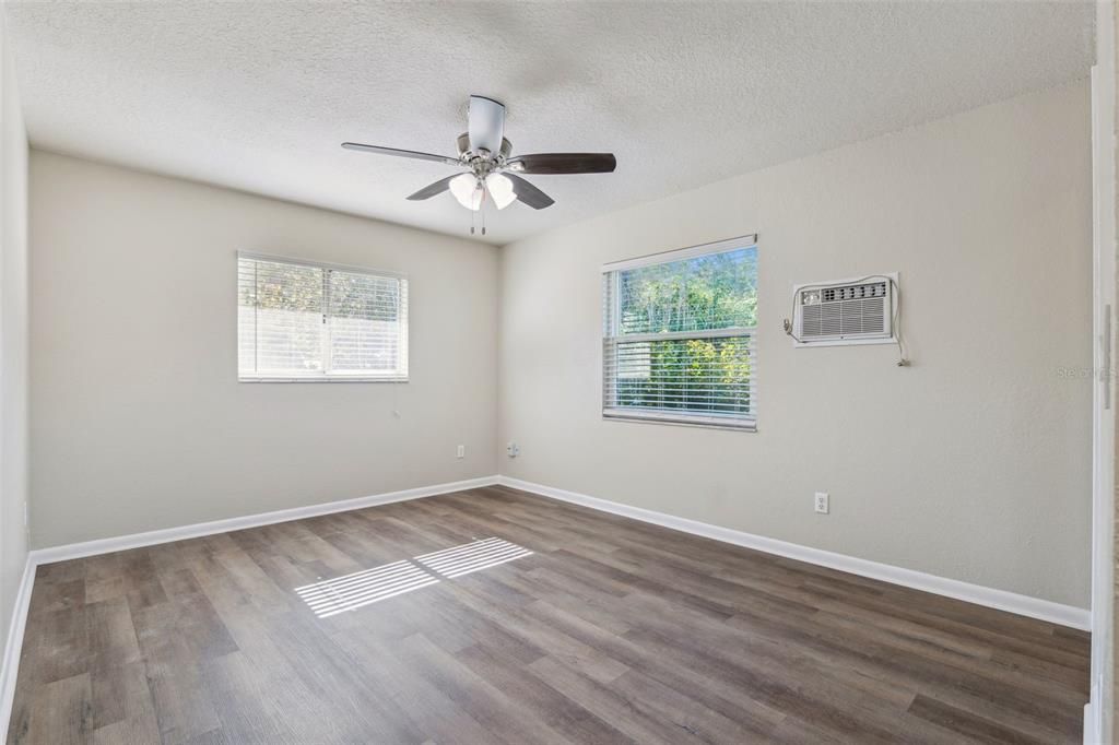 For Sale: $395,000 (4 beds, 3 baths, 1814 Square Feet)