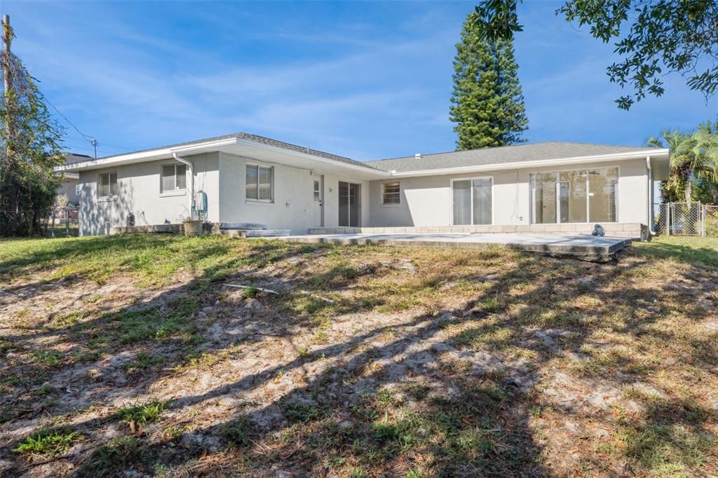 For Sale: $395,000 (4 beds, 3 baths, 1814 Square Feet)