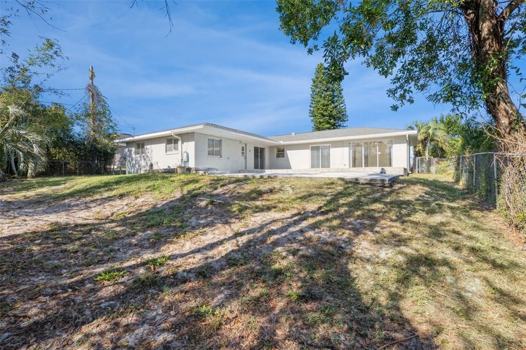 For Sale: $395,000 (4 beds, 3 baths, 1814 Square Feet)