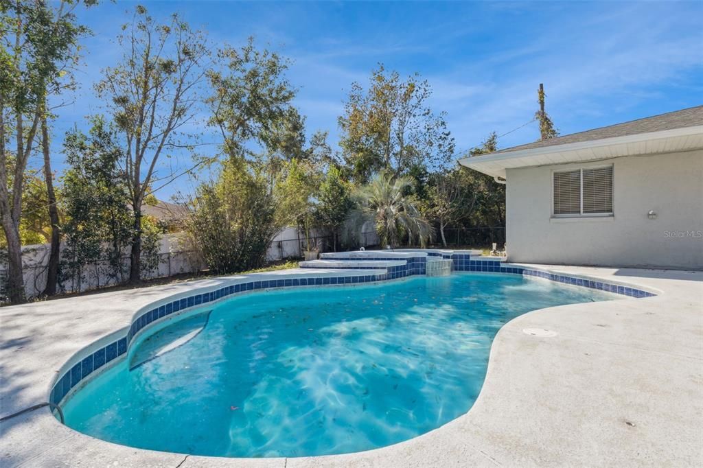 For Sale: $395,000 (4 beds, 3 baths, 1814 Square Feet)