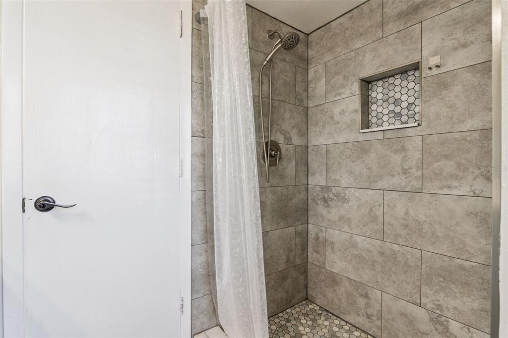 For Sale: $395,000 (4 beds, 3 baths, 1814 Square Feet)