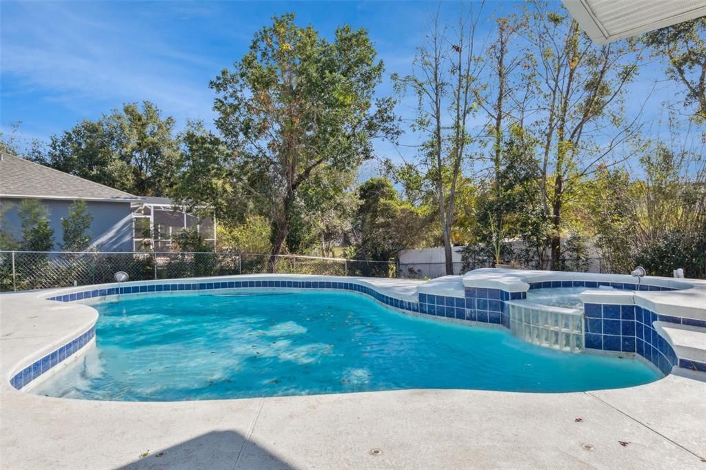 For Sale: $395,000 (4 beds, 3 baths, 1814 Square Feet)