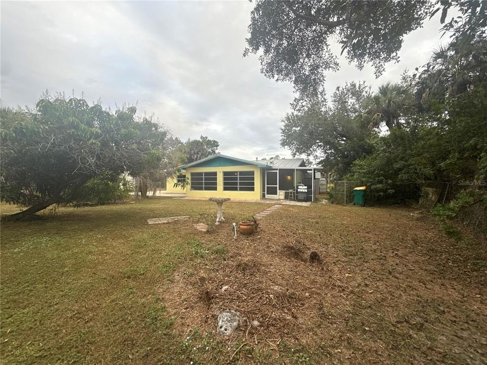 待售: $65,000 (2 贝兹, 1 浴室, 1396 平方英尺)