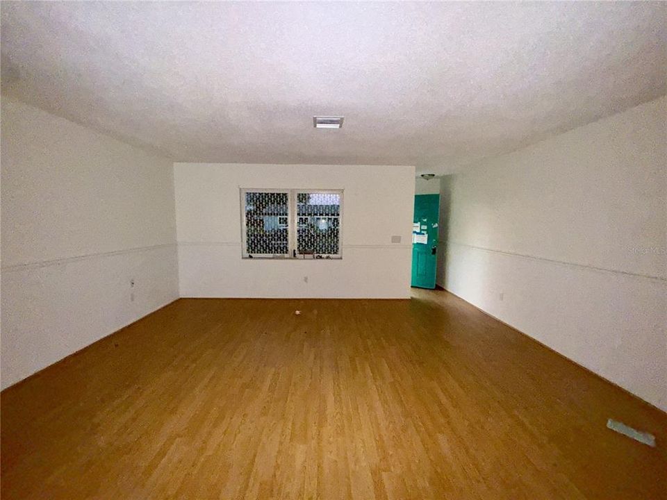 На продажу: $65,000 (2 спален, 1 ванн, 1396 Квадратных фут)