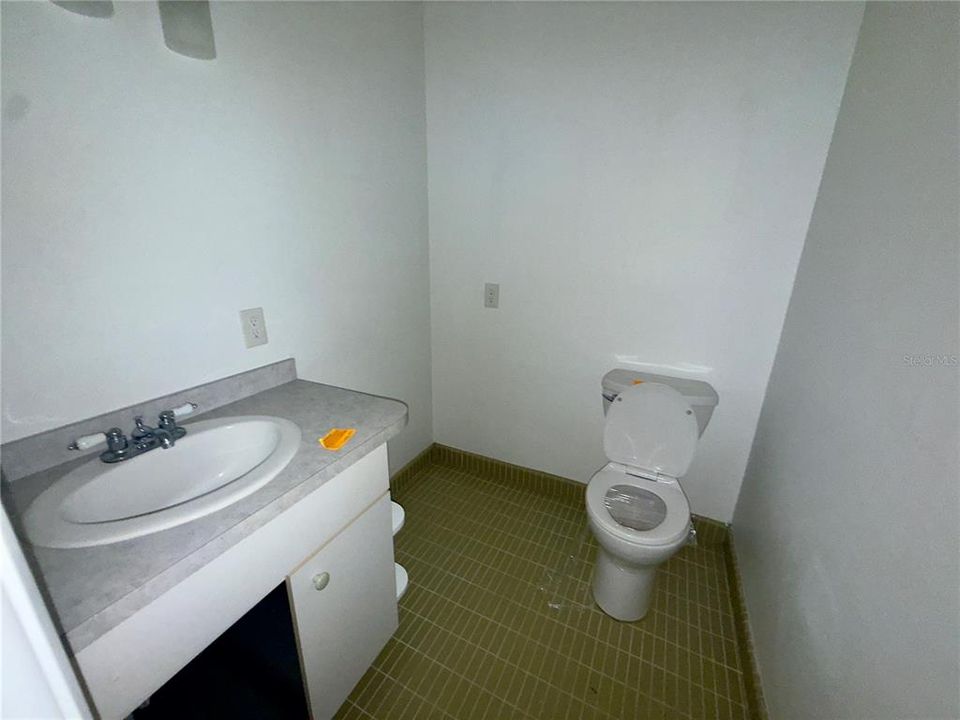 На продажу: $65,000 (2 спален, 1 ванн, 1396 Квадратных фут)