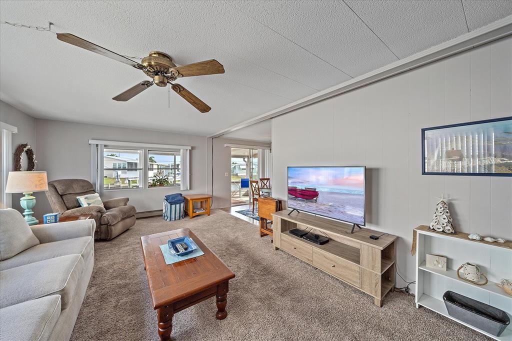 En Venta: $299,000 (3 camas, 2 baños, 1392 Pies cuadrados)