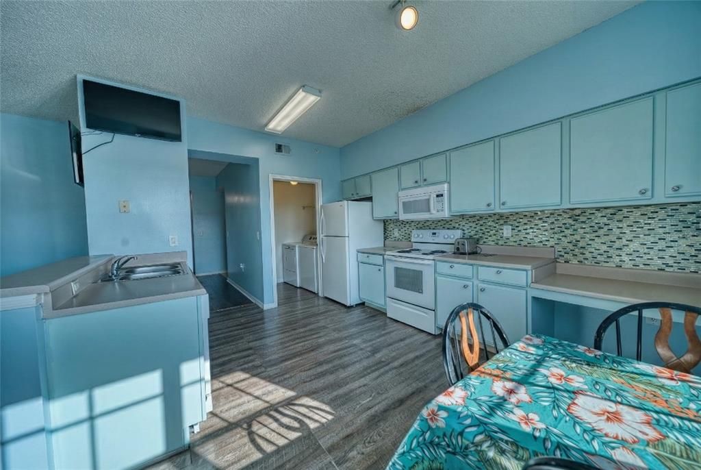 出租: $1,750 (2 贝兹, 2 浴室, 999 平方英尺)