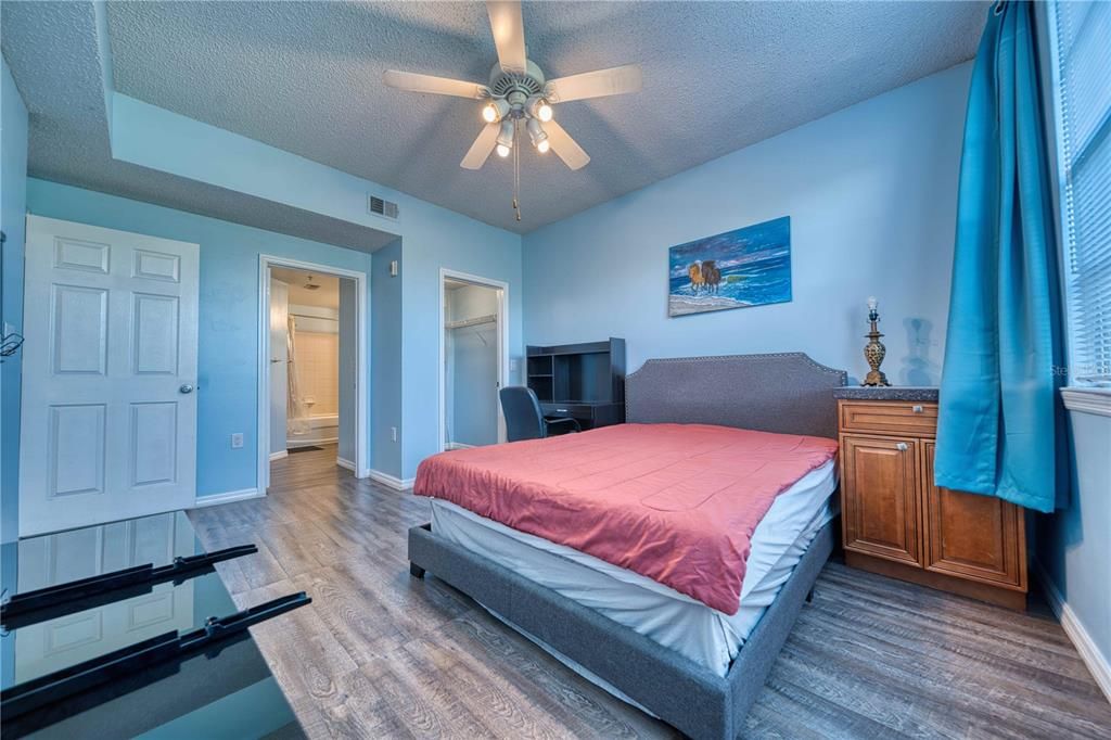 出租: $1,750 (2 贝兹, 2 浴室, 999 平方英尺)