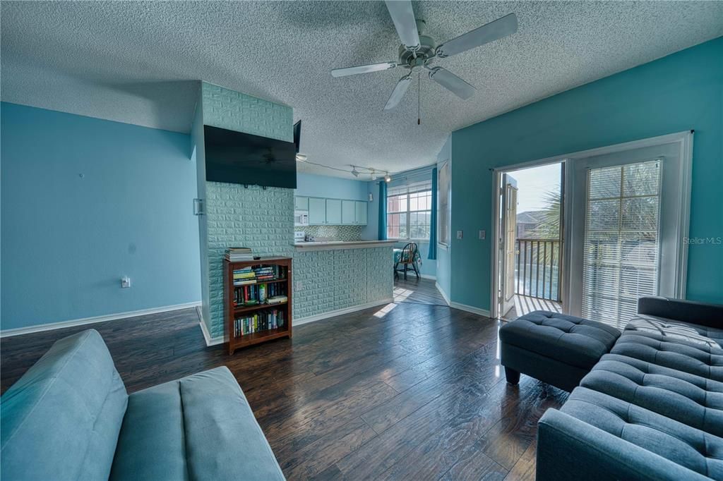 出租: $1,750 (2 贝兹, 2 浴室, 999 平方英尺)