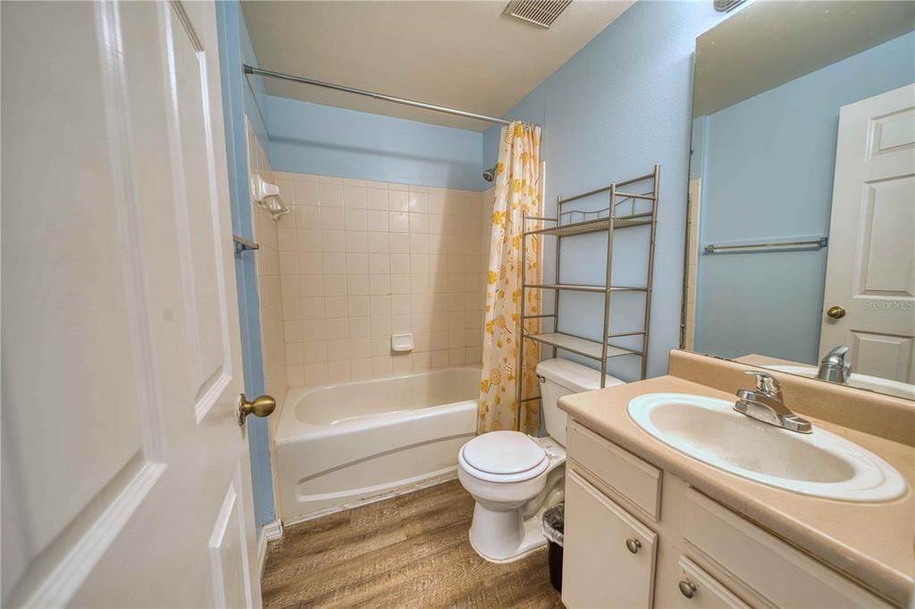 出租: $1,750 (2 贝兹, 2 浴室, 999 平方英尺)