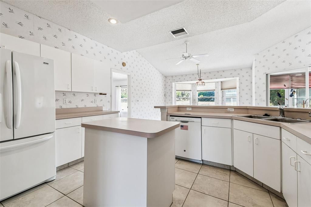 待售: $299,000 (2 贝兹, 2 浴室, 1830 平方英尺)