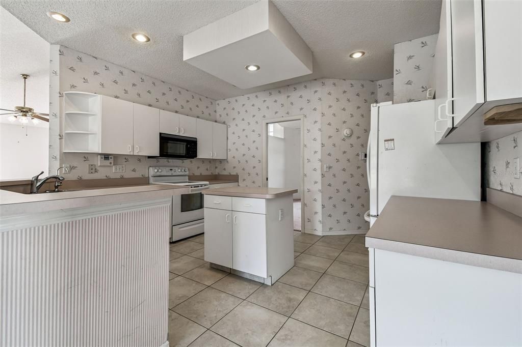 待售: $299,000 (2 贝兹, 2 浴室, 1830 平方英尺)