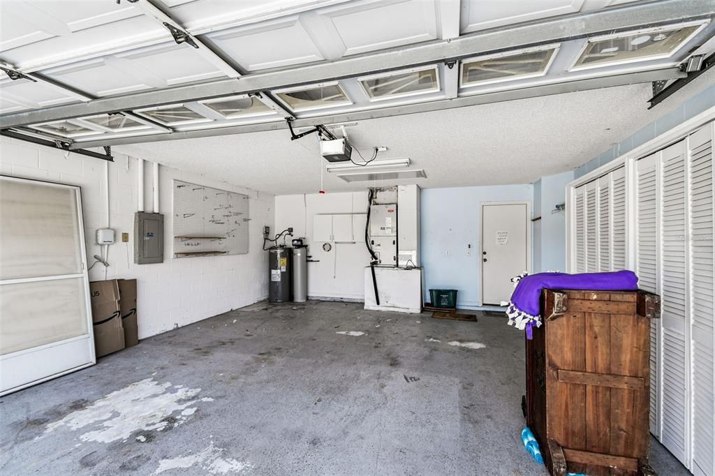 待售: $299,000 (2 贝兹, 2 浴室, 1830 平方英尺)