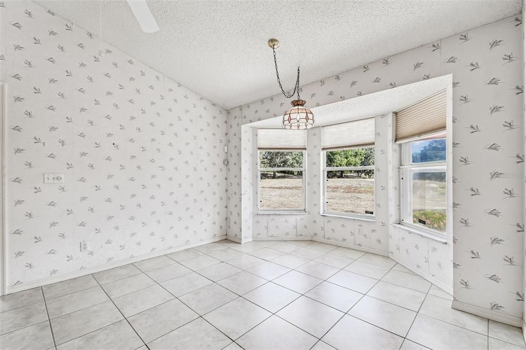 待售: $299,000 (2 贝兹, 2 浴室, 1830 平方英尺)