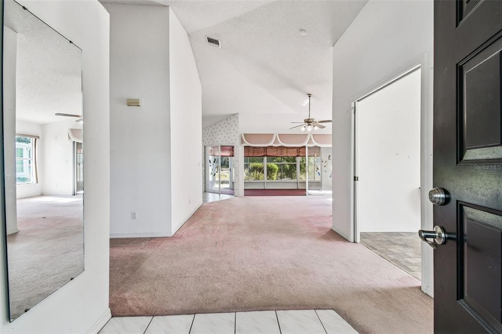 待售: $299,000 (2 贝兹, 2 浴室, 1830 平方英尺)