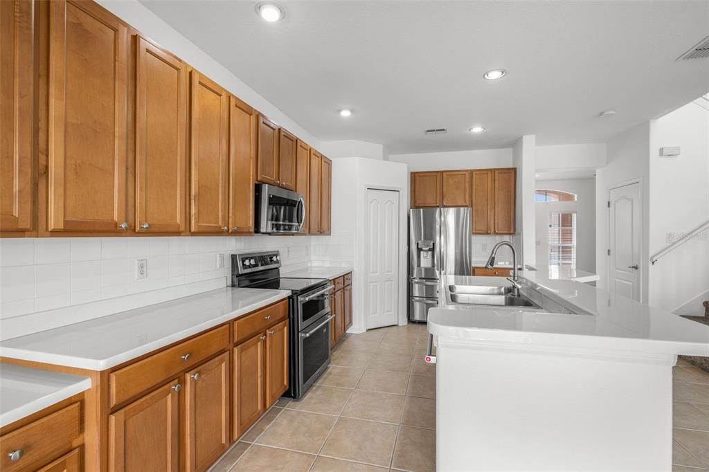 For Sale: $449,900 (5 beds, 3 baths, 2652 Square Feet)