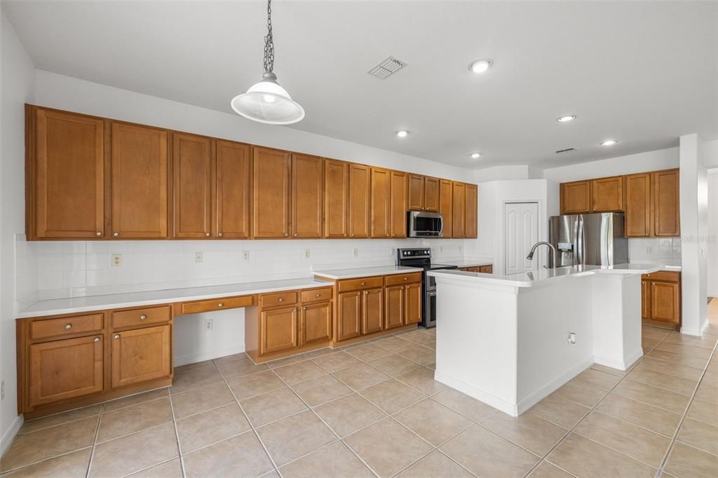 For Sale: $449,900 (5 beds, 3 baths, 2652 Square Feet)