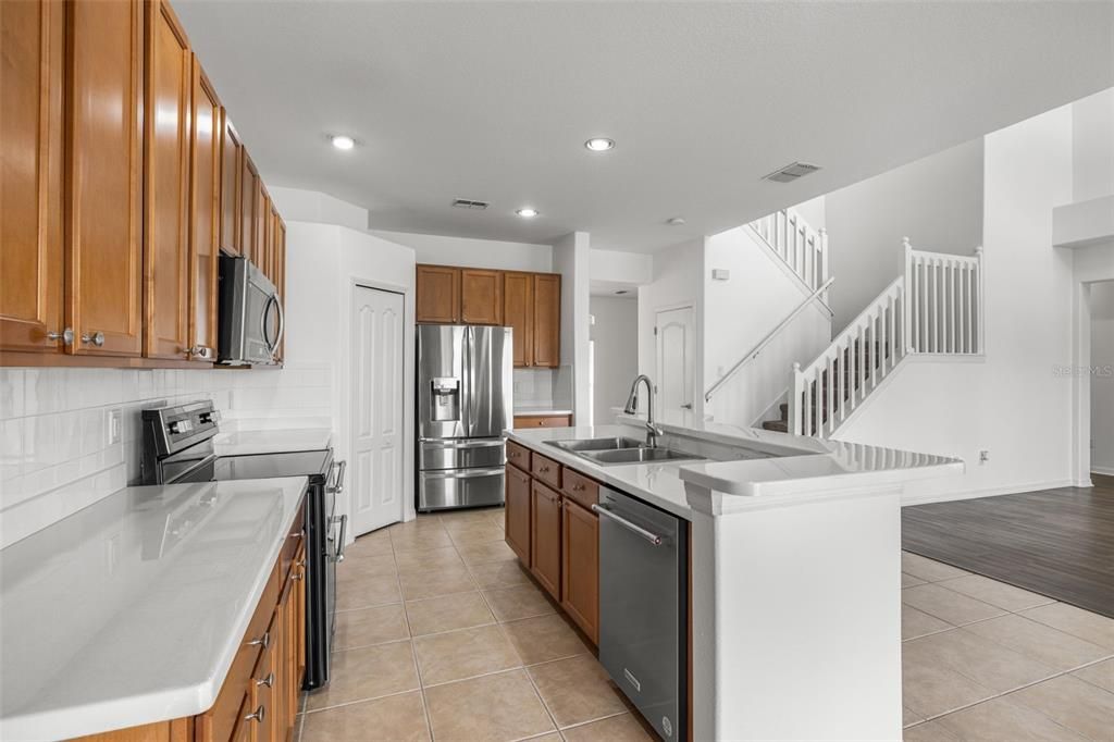 For Sale: $449,900 (5 beds, 3 baths, 2652 Square Feet)