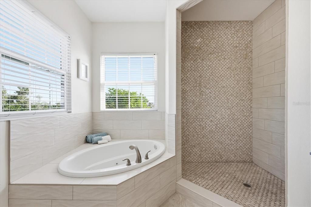 En Venta: $1,475,000 (4 camas, 3 baños, 2544 Pies cuadrados)