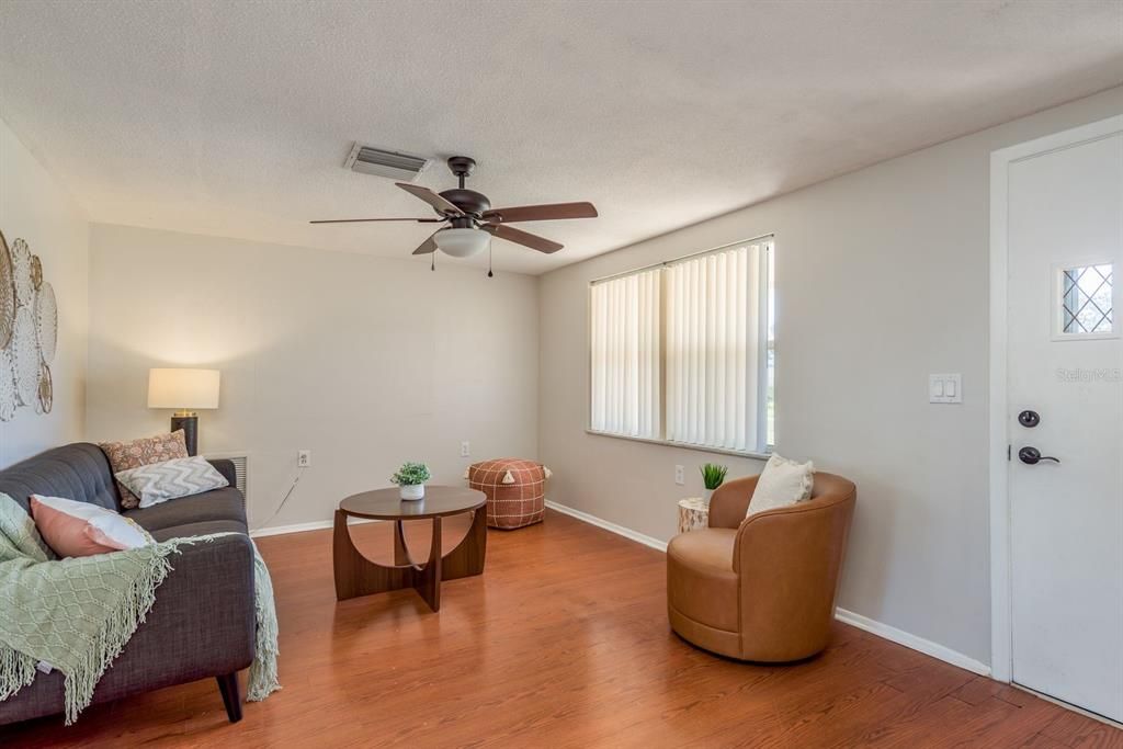 En Renta: $1,995 (3 camas, 2 baños, 1028 Pies cuadrados)