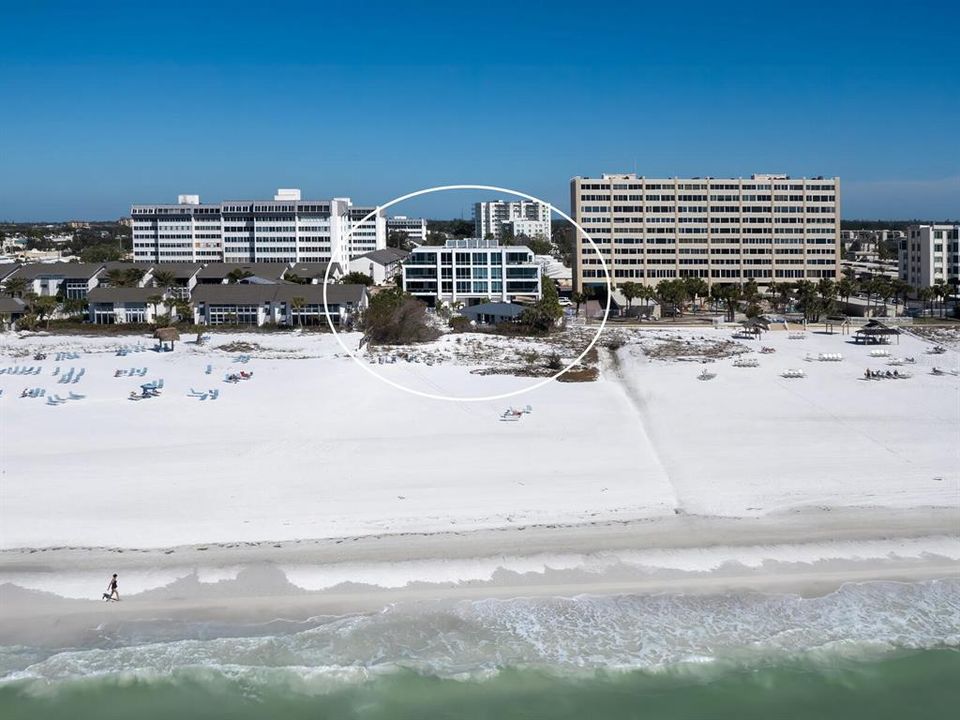 Под контрактом: $7,750,000 (4 спален, 4 ванн, 3525 Квадратных фут)