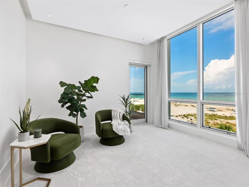 Под контрактом: $7,750,000 (4 спален, 4 ванн, 3525 Квадратных фут)