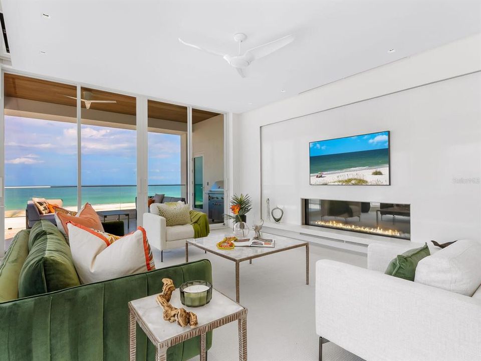 Под контрактом: $7,750,000 (4 спален, 4 ванн, 3525 Квадратных фут)