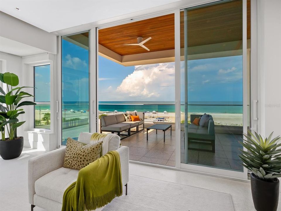 Под контрактом: $7,750,000 (4 спален, 4 ванн, 3525 Квадратных фут)