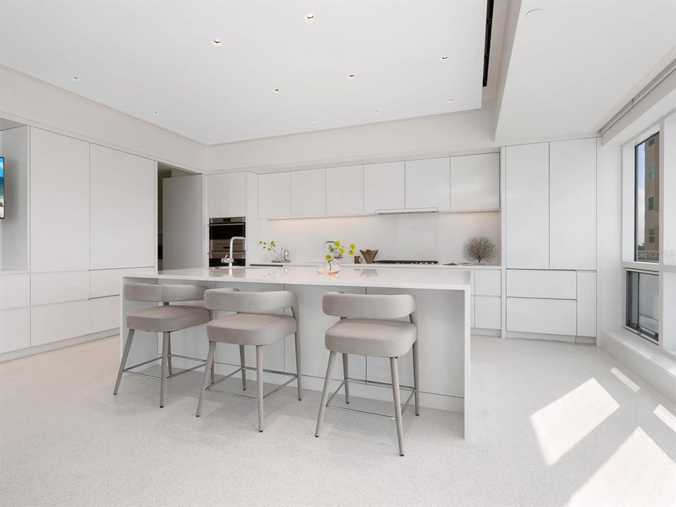 Под контрактом: $7,750,000 (4 спален, 4 ванн, 3525 Квадратных фут)