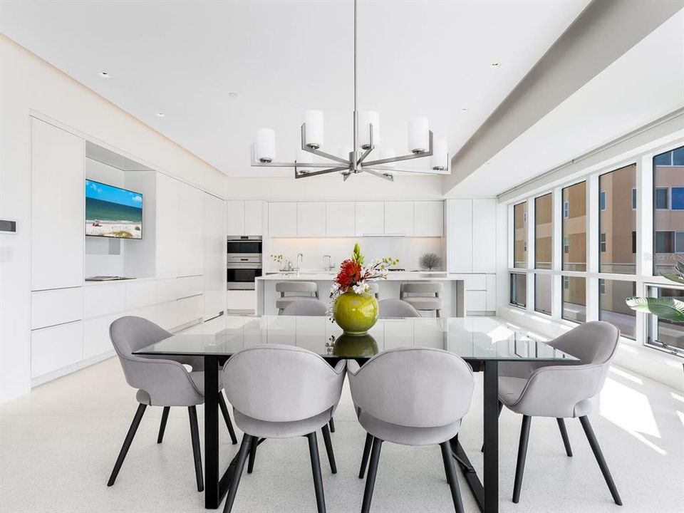 Под контрактом: $7,750,000 (4 спален, 4 ванн, 3525 Квадратных фут)