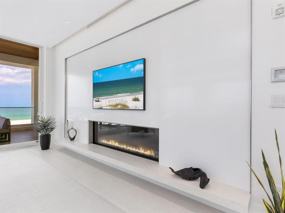 Под контрактом: $7,750,000 (4 спален, 4 ванн, 3525 Квадратных фут)