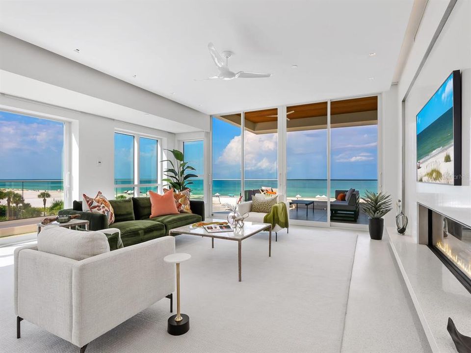 Под контрактом: $7,750,000 (4 спален, 4 ванн, 3525 Квадратных фут)