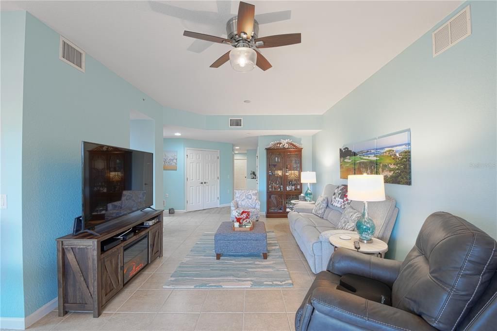 待售: $319,500 (2 贝兹, 2 浴室, 1626 平方英尺)