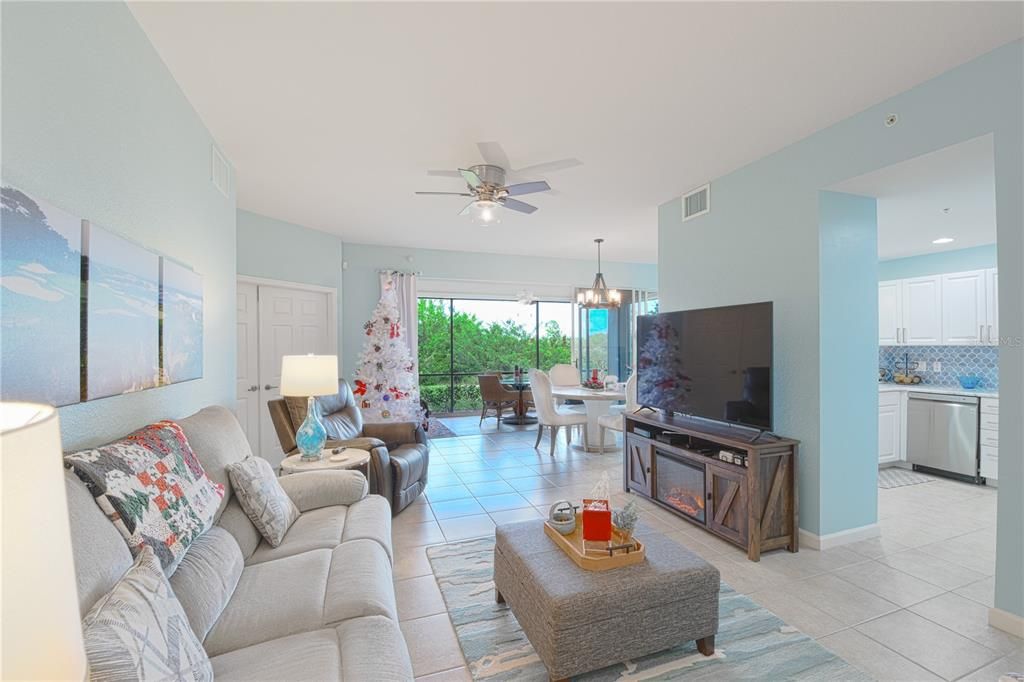 待售: $319,500 (2 贝兹, 2 浴室, 1626 平方英尺)