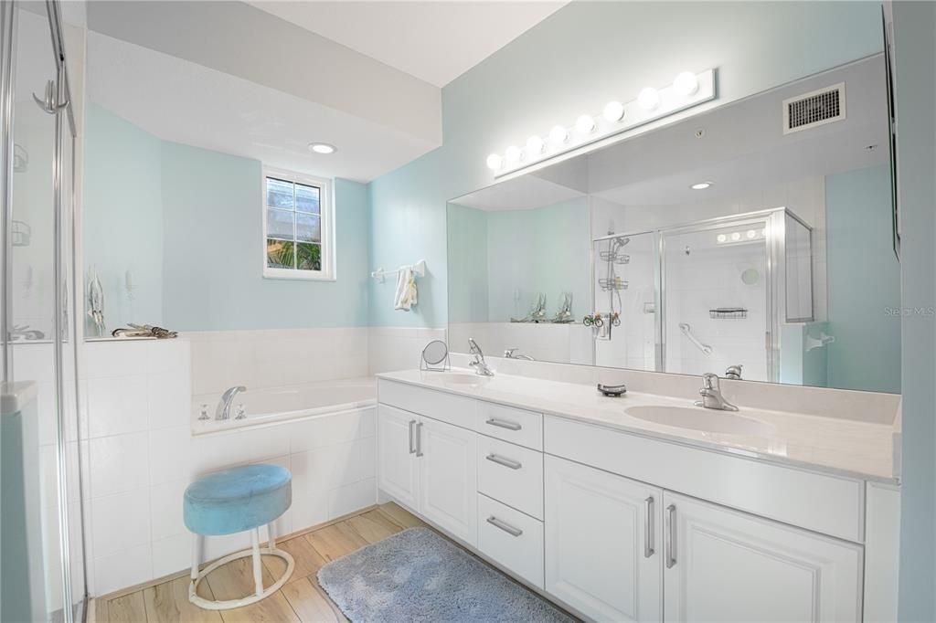 待售: $319,500 (2 贝兹, 2 浴室, 1626 平方英尺)