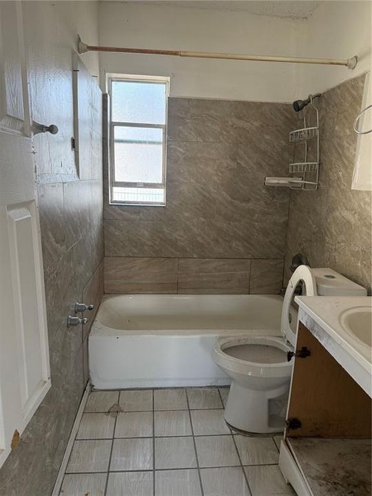 待售: $440,000 (6 贝兹, 0 浴室, 1790 平方英尺)