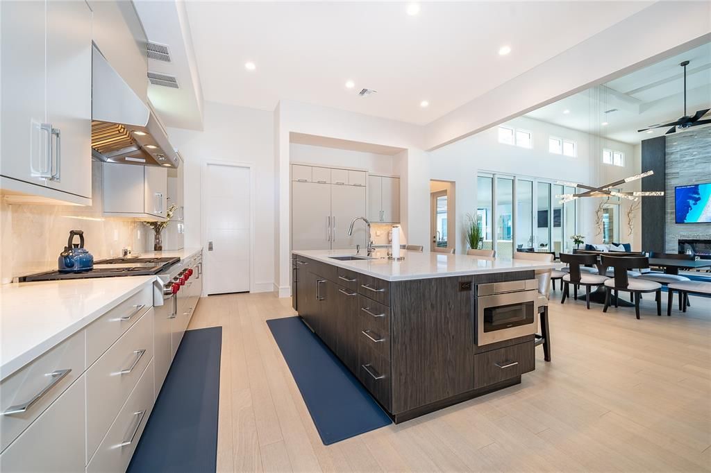 For Sale: $2,495,000 (4 beds, 4 baths, 3996 Square Feet)