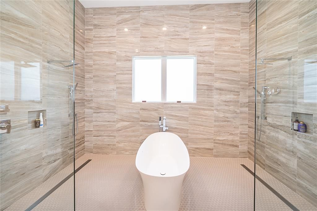 For Sale: $2,495,000 (4 beds, 4 baths, 3996 Square Feet)