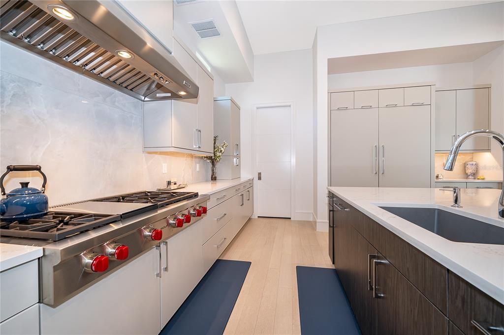 For Sale: $2,495,000 (4 beds, 4 baths, 3996 Square Feet)