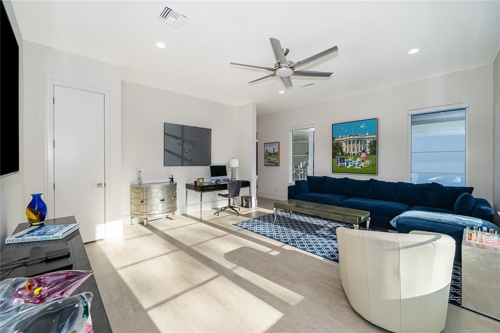 For Sale: $2,495,000 (4 beds, 4 baths, 3996 Square Feet)