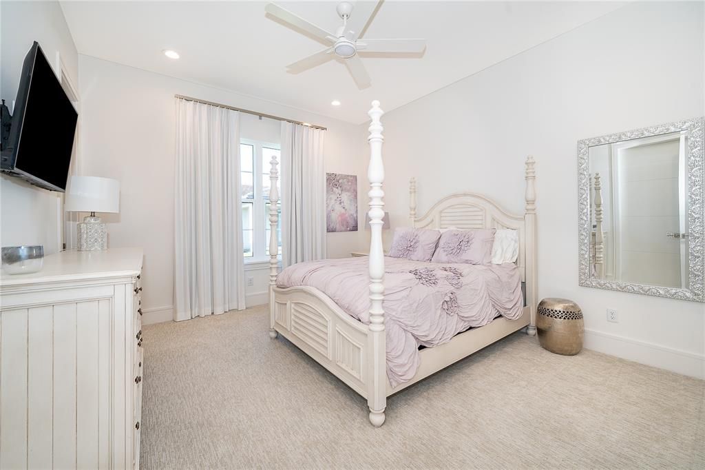 For Sale: $2,495,000 (4 beds, 4 baths, 3996 Square Feet)