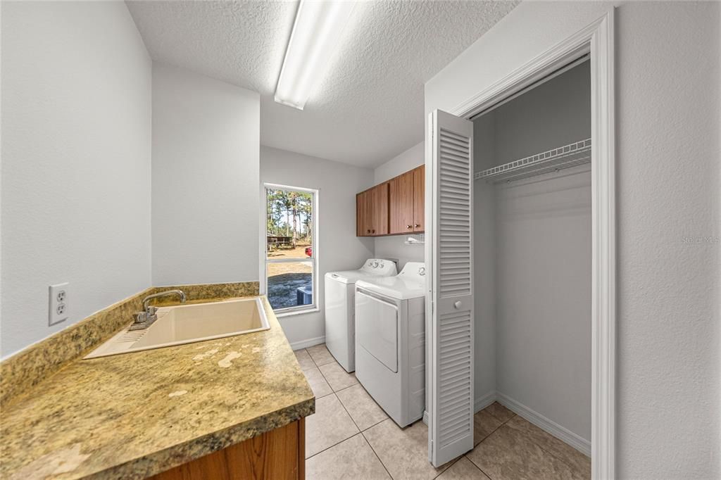 En Venta: $875,000 (3 camas, 2 baños, 2356 Pies cuadrados)