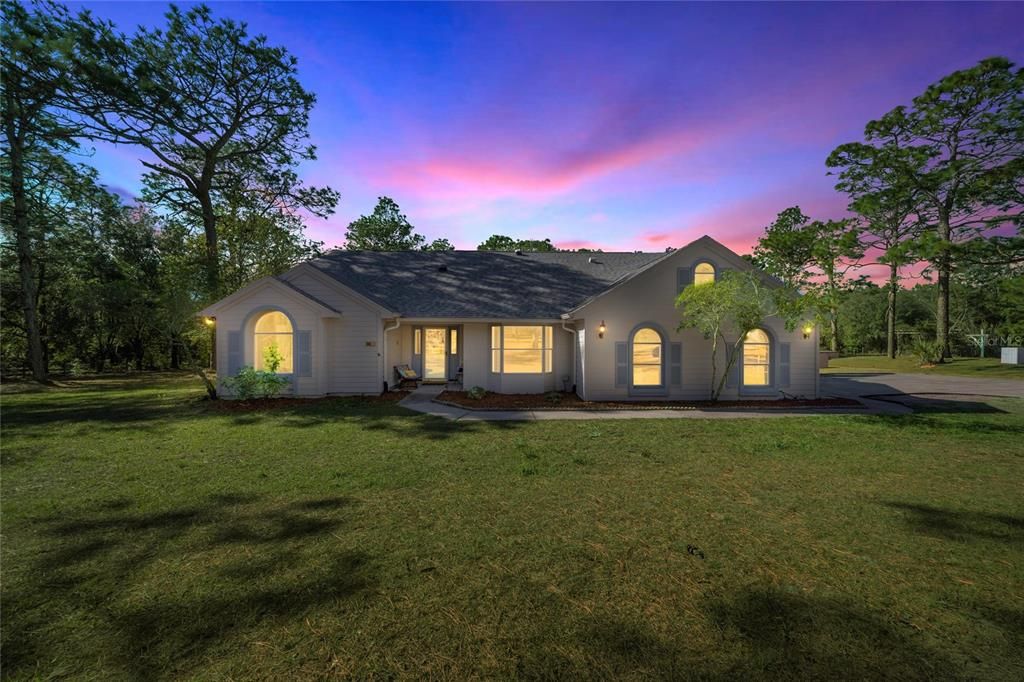 En Venta: $875,000 (3 camas, 2 baños, 2356 Pies cuadrados)